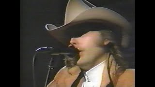Watch Dwight Yoakam Truckin video