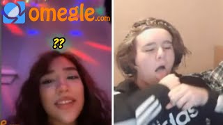 TALKING TO GIRLS ON OMEGLE | ROBLOX SQUID GAME!