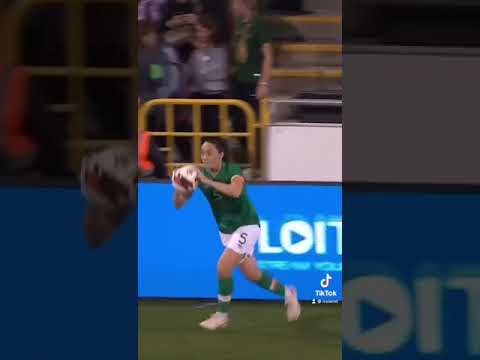 Megan Campbell's long throw-ins are RIDICULOUS 😱🤯