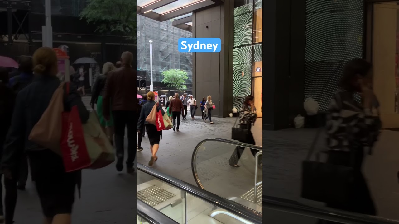 The hustle & bustle of Wynyard Station 