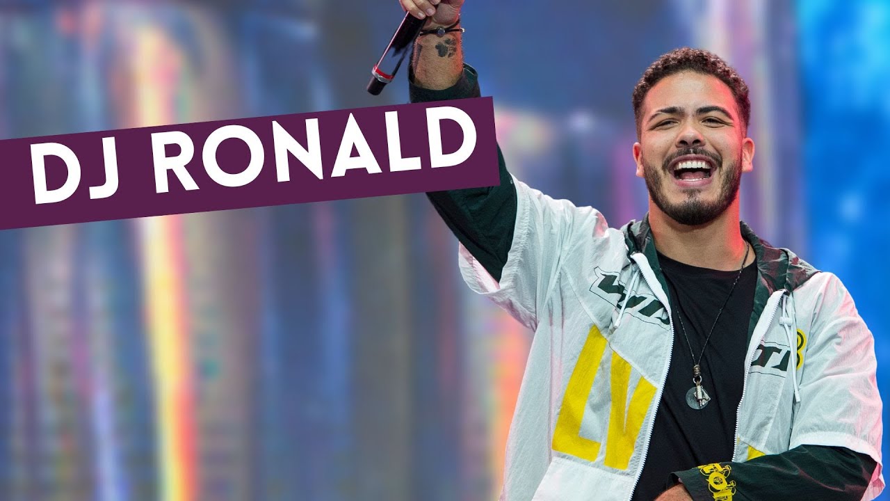 DJ Ronald agita plateia do Faustão com versão de clássico - YouTube