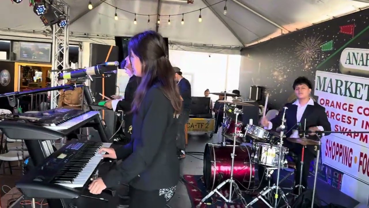 Grupo Anelo Musical- Feliz Feliz (En Vivo) En Anaheim Marketplace