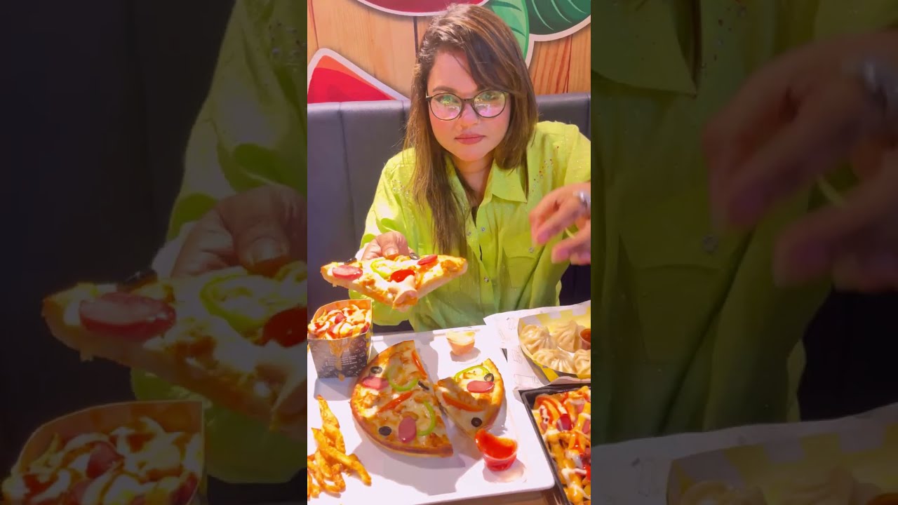 সন্ধ্যা হতেই চলে গেলাম মোমো পিজ্জা মিটবক্স খেতে😋সাথে খেলাম নাগা মরিচের পানিপুরি ফুচকা 🔥