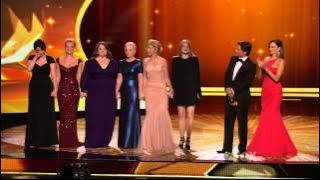 Melissa McCarthy wins an Emmy at the 2011 Primetime Emmy Awards