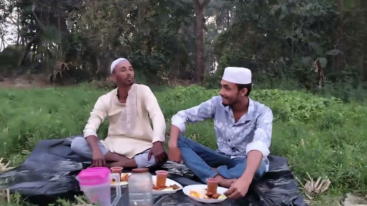 খোলা আকাশের নিচে বসে ভাইপোলাকে নিয়ে ইফতার করলাম, সাথে বেদানার শরবত খেয়ে শান্তি পাইলাম।