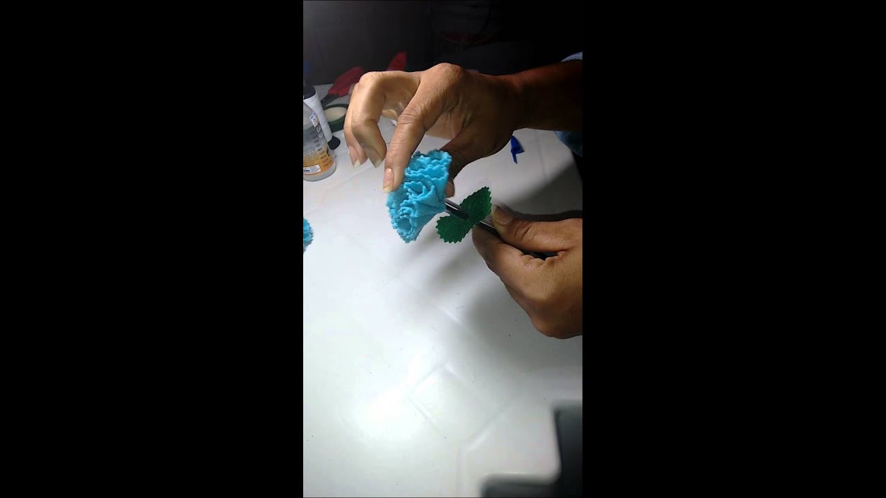 Caneta com Aplicação de Flor em Feltro