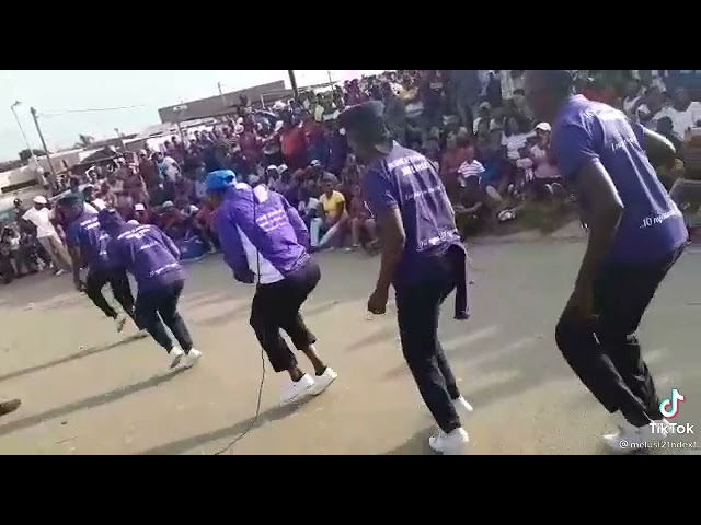 Jiiiíi Insimbi Zezhwane (Rush hour) The purple nation 👌👌🇿🇼 class=