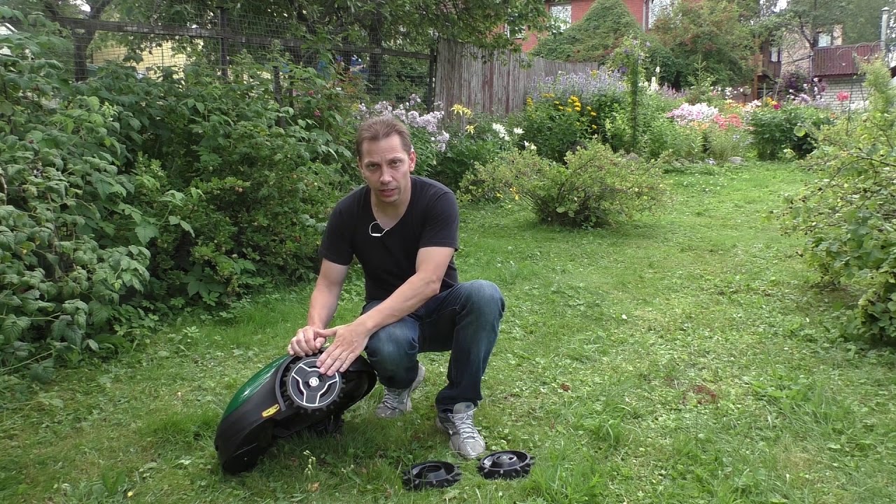 Робот газонокосилка Robomow RХ12 RX20, тестируем шипованные колеса при работе на неровностях.