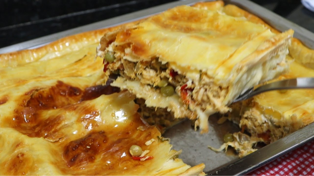 COM MASSA DE PASTEL DE FEIRA FIZ UMA DELICIOSA TORTA DE FRANGO