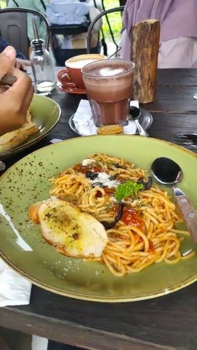 Story wa menu di cafe rustic market trawas