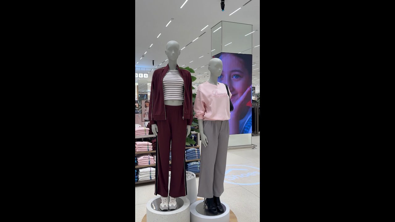 Neutral layers, soft knits, and easy silhouettes