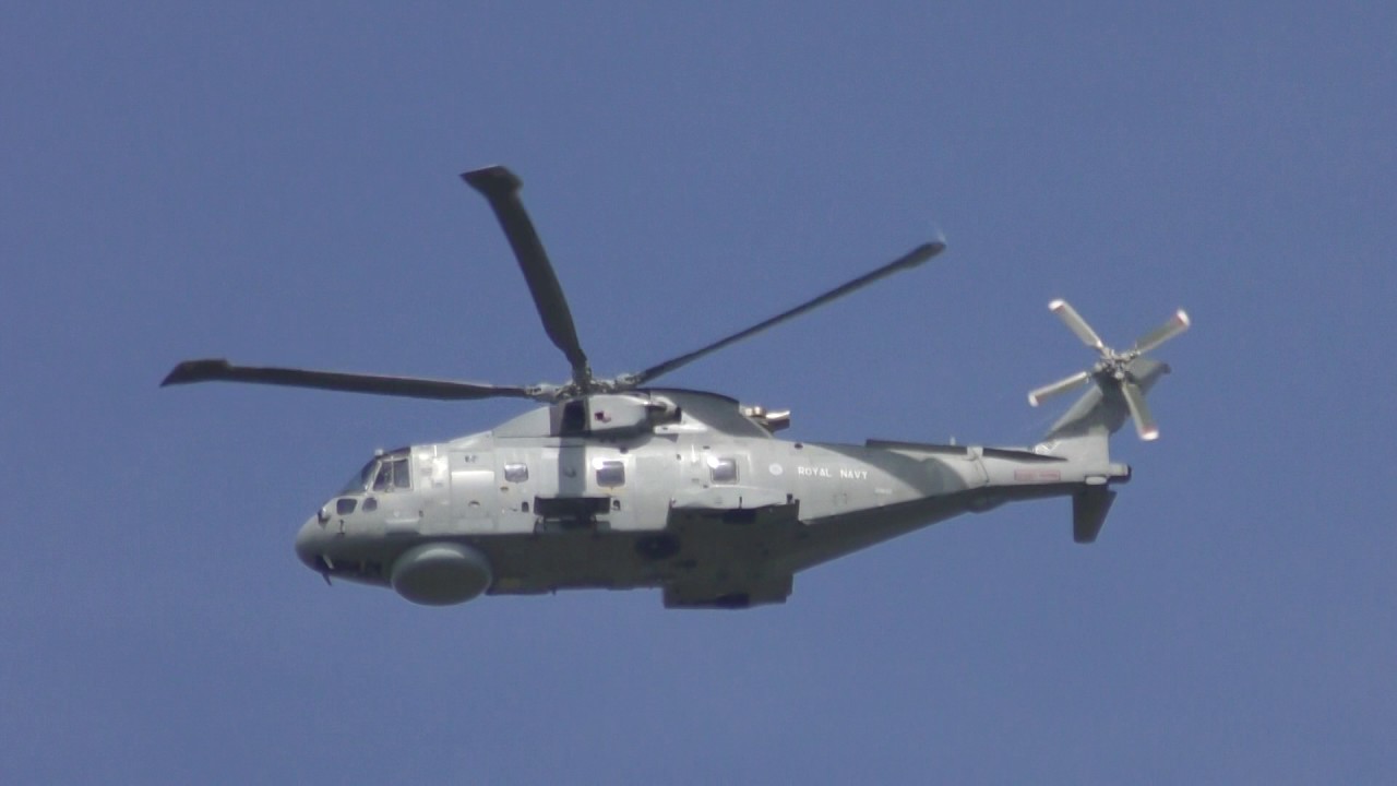 Royal Navy MK2 Merlin Helicopter low flying over Ivybridge 25-07-17 (HD)