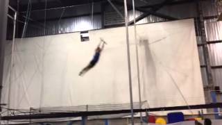 Stéphanie flying trapeze back end planche with return
