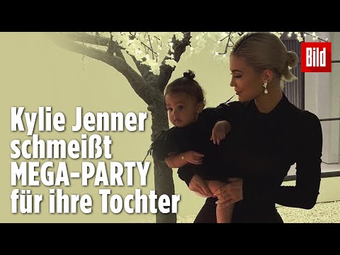 Video: Kylie Jenner Posiert Zum Ersten Mal Mit Tochter Stormi