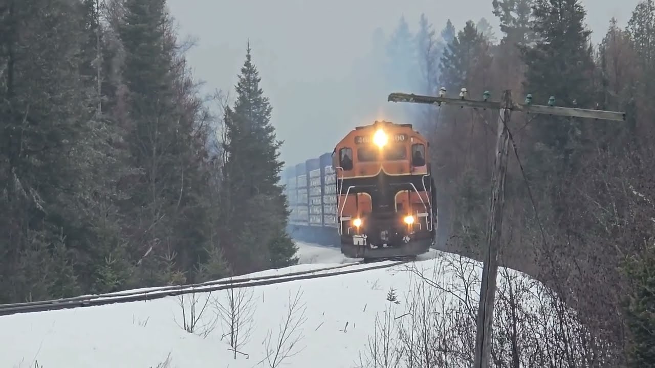 Rolling Out Of The Fog, This Vintage GP38 & SD9 Moves & Switches All Louisiana Pacific Freight!