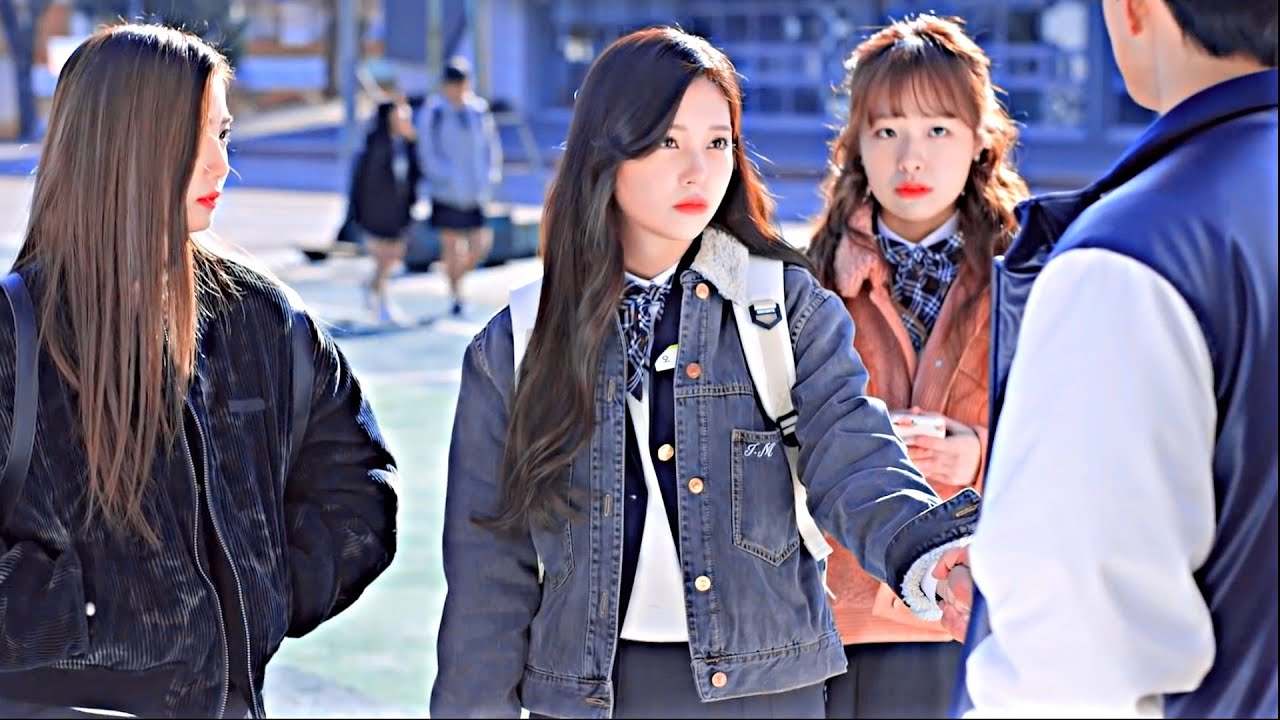 КОРЕЙСКИЙ КЛИП ~ Когда у популярной школьницы есть ненастоящий парень | Что не существует?