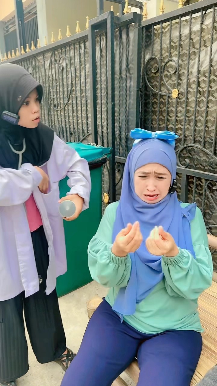 KASIHAN CUMA BUNDA DIJAH YANG GA DAPET DUIT ?