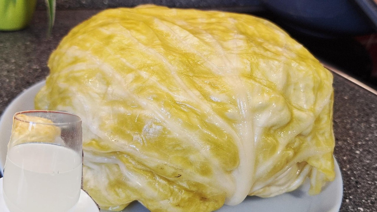 Traditionelles Sauerkraut: ganze Köpfe fermentieren