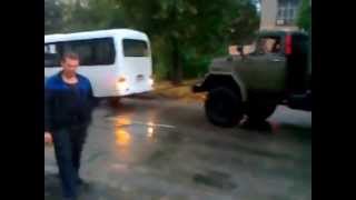 ямы на дороге в городе Невинномысске, автобус застрял часть 1