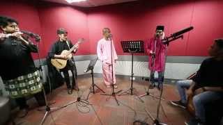 Video thumbnail of "ERAkustik Raya Waris & Mark Adam - Satu Hari Di Hari Raya"