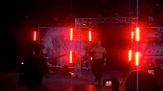 Smackdown bercy le 27 septembre 2009 - KANE - entrée sur le ring - au plus proche!!!