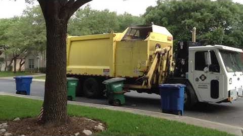 Spring: San Antonio CCC Heil Durapack Python 4231 On Organics Recycling