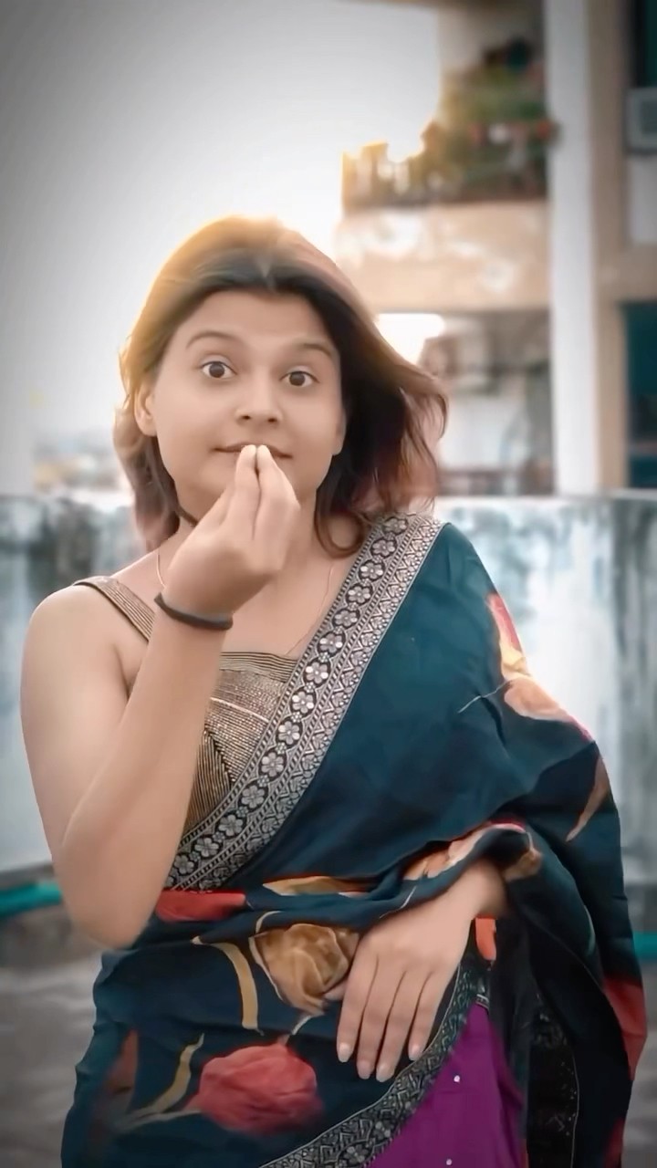 Updated Biharan - Ham Diet Lihile Badi Light Ho ? #bhojpuri #dance #aadishaktifilms