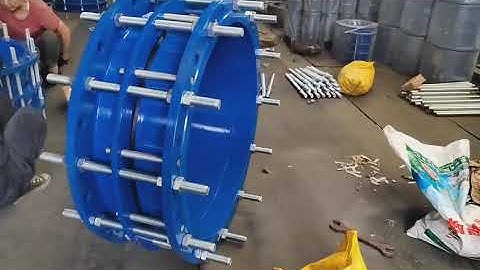 Three flange type dismantling joint