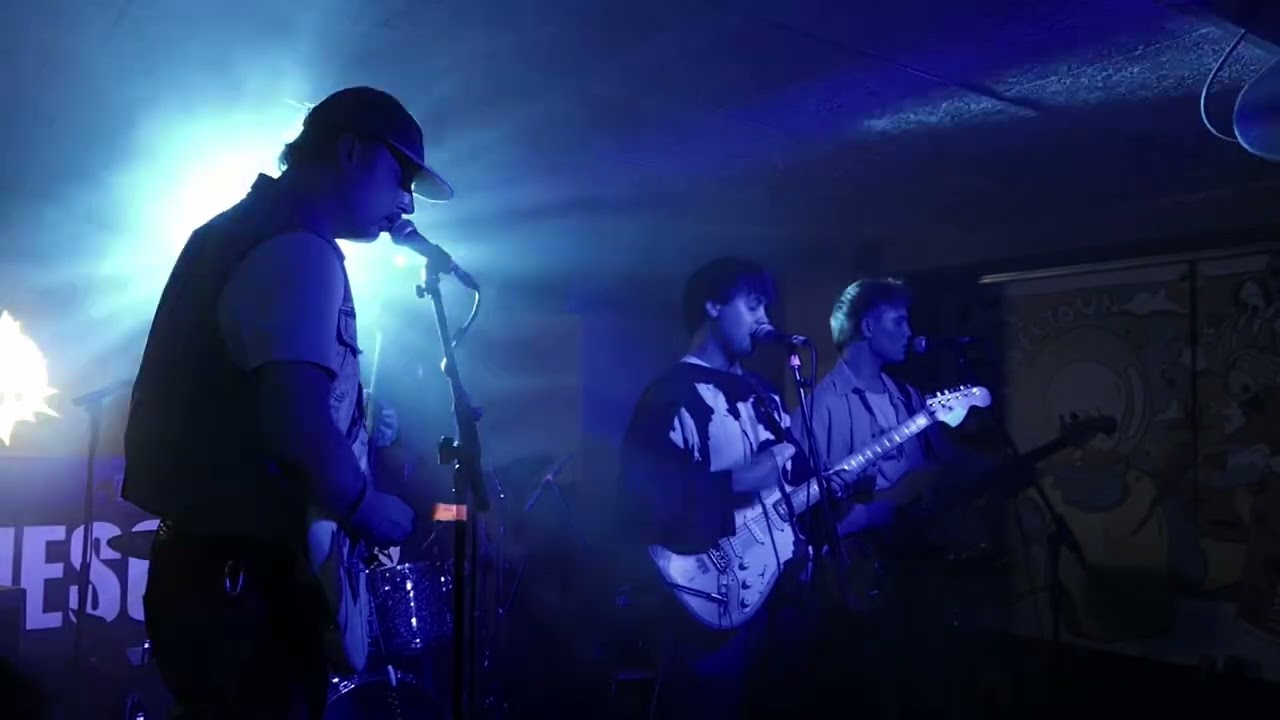 Ver Beachtown - optimista at The Social, London en YouTube Ver Beachtown - optimista at The Social, London en YouTube