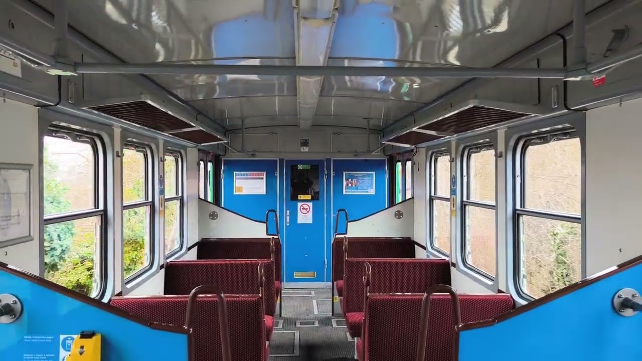 Utazás a 873-as MX bíborhévvel, üres utastérrel. Ajtaját már megjavították és felmosták. 4K30FPS