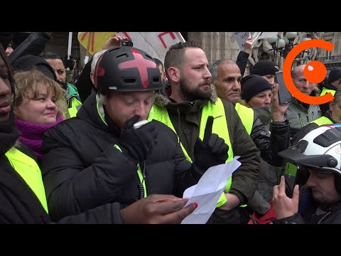 Gilets Jaunes Conférence De Presse Et Tensions 15 Décembre 2018 Place De Lopéra Paris