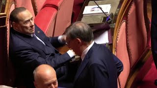 Berlusconi e l&#39;insulto a La Russa, il video del momento del litigio al Senato