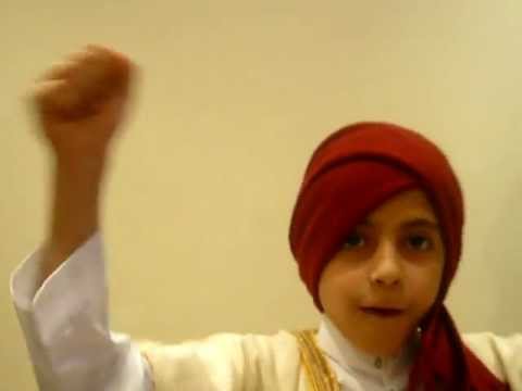 مفاجأة القذافي و هو طفل