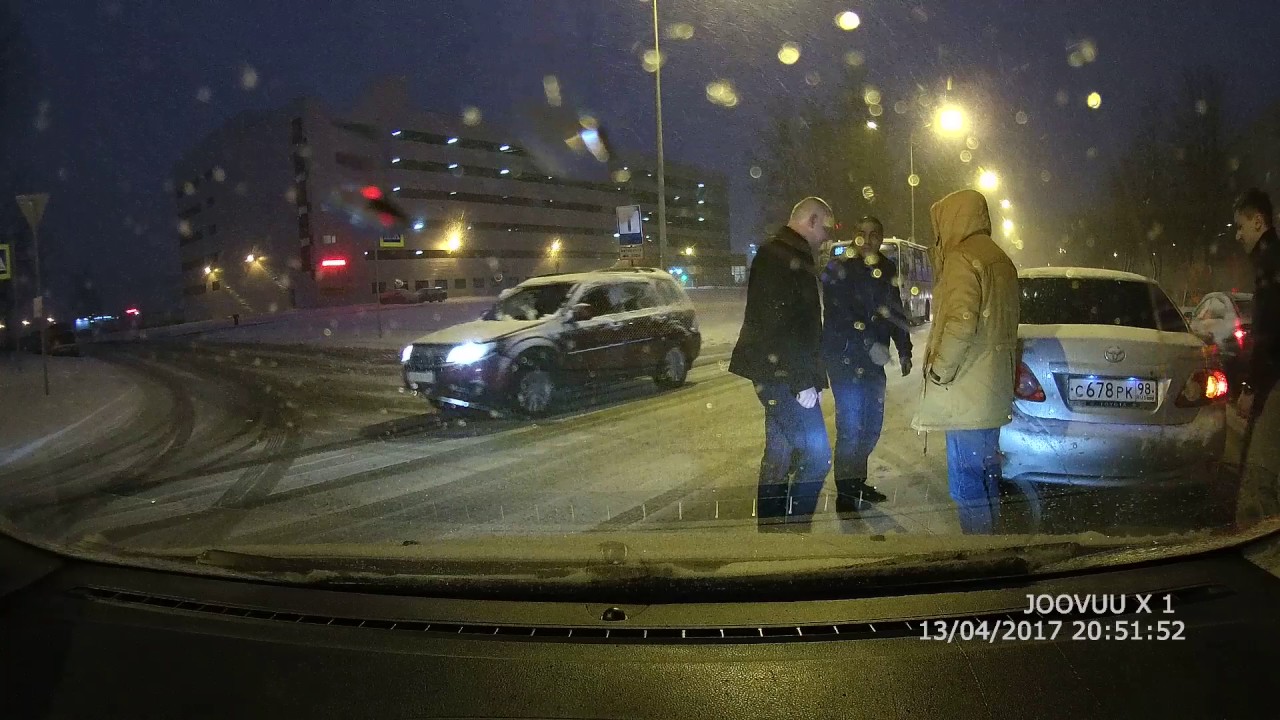 ДТП. Питер, 13.04.2017. Летняя резина в снегопад. ДТП. Питер, 13.04.2017. Летняя резина в снегопад.