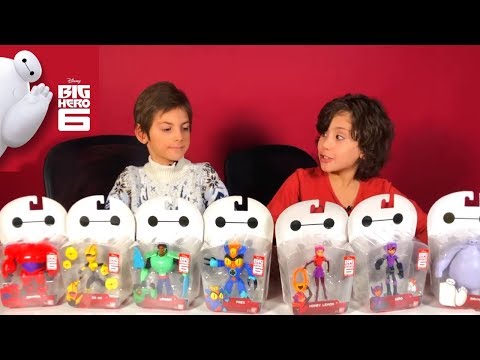 Город героев Big Hero 6 - Саша и Тимур открывают новогодние подарки - Играем Вместе!