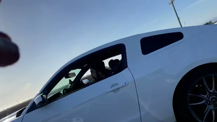 Mustang 5.0 vs Honda Civic turbo