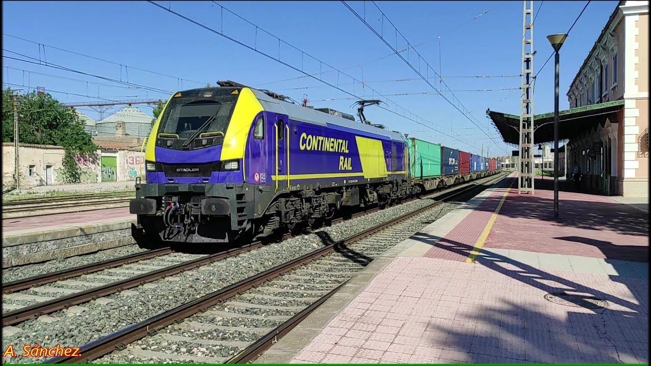 Trenes por la Estación de La Roda de Albacete. Media Distancia, Torre del Oro y Mercancías varios.