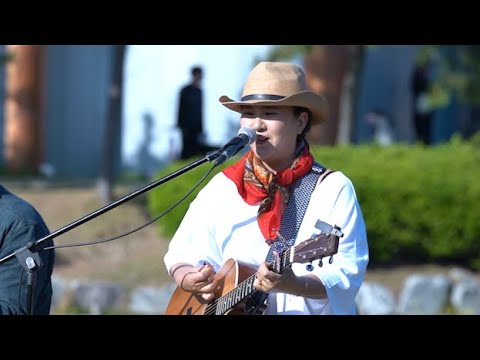 Let&amp;#39;s <strong>sing</strong> What&amp;#39;s <strong>Up</strong> at a seaside park in Korea~