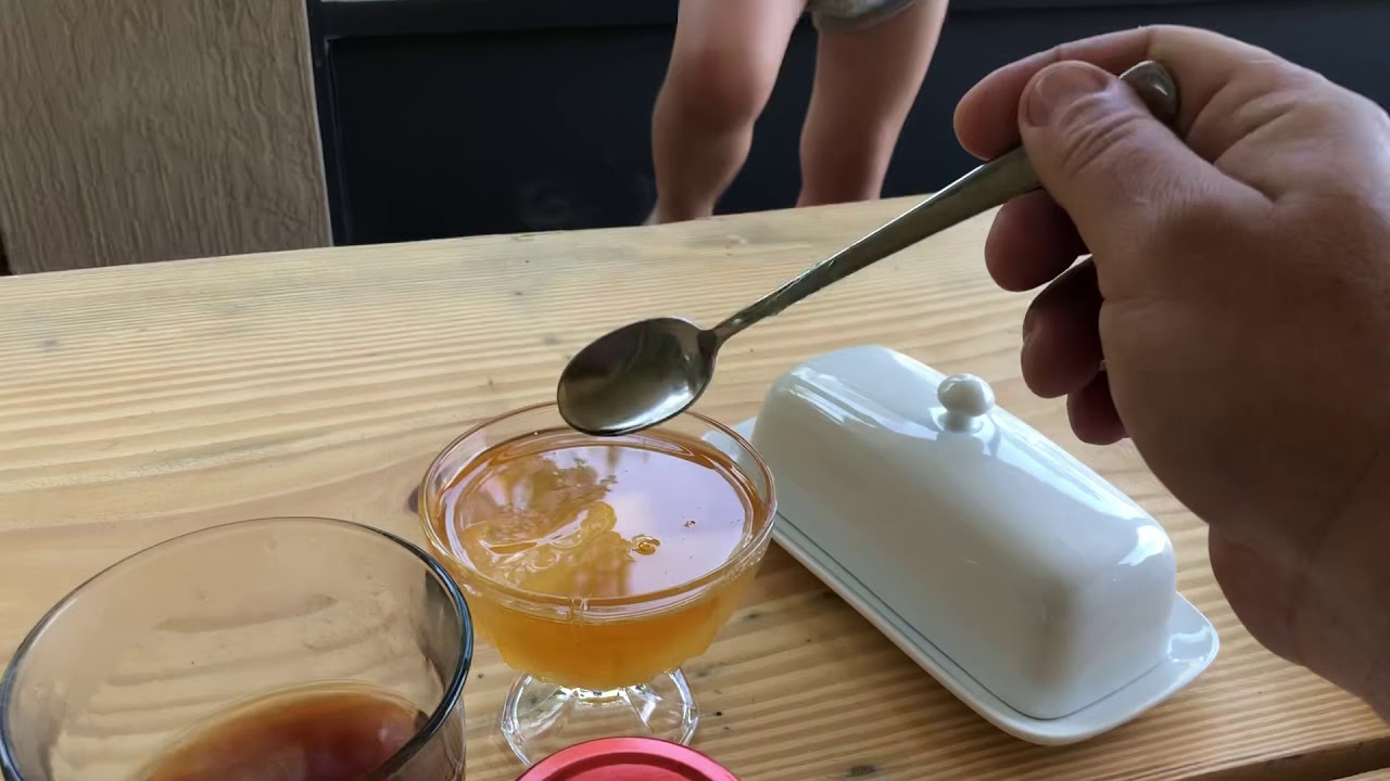 икра кижуч. черная икра девушка. как правильно кушать икру. красная икра. тазик красной икры.