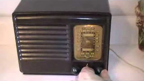 Emerson 1940's AM Table Top Tube Radio.