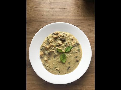 Wideo: Risotto Z Kurczakiem I Pieczarkami W Wolnym Naczyniu