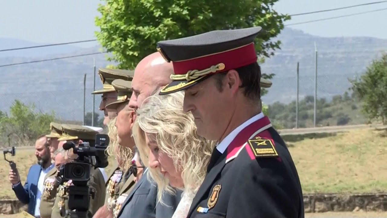 S.M. el Rey preside la entrega de despachos de empleo en la Academia General Básica de Suboficiales