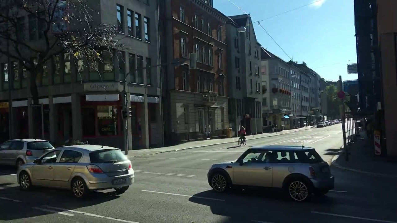 Stuttgart Stadtbahn U-Bahn U12 Einfahrt Tunnel Charlottenplatz Goldener Oktober Herbst 2017