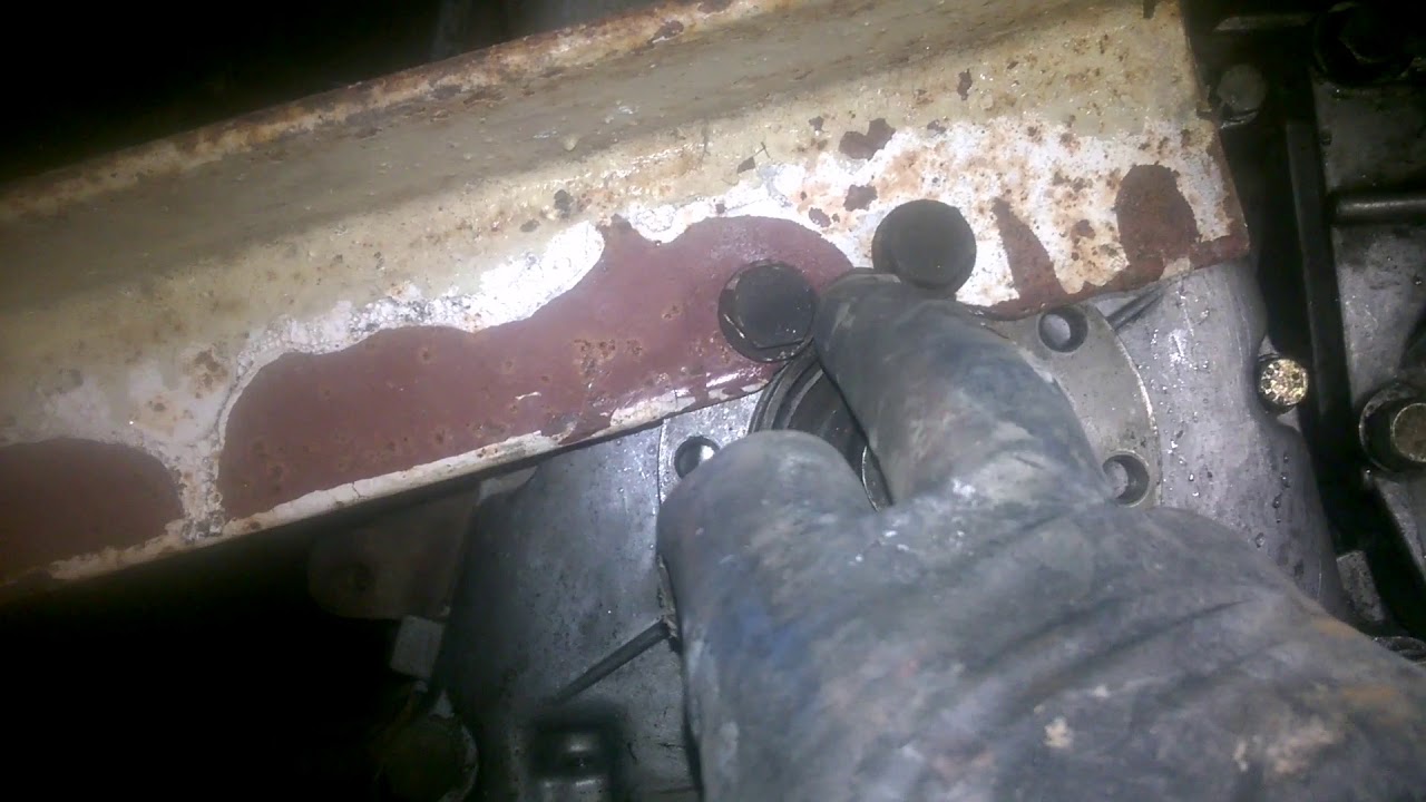 BMW E32 ДВИГАТЕЛЬ M30 B30: Как открутить гайку шкива коленвала - YouTube