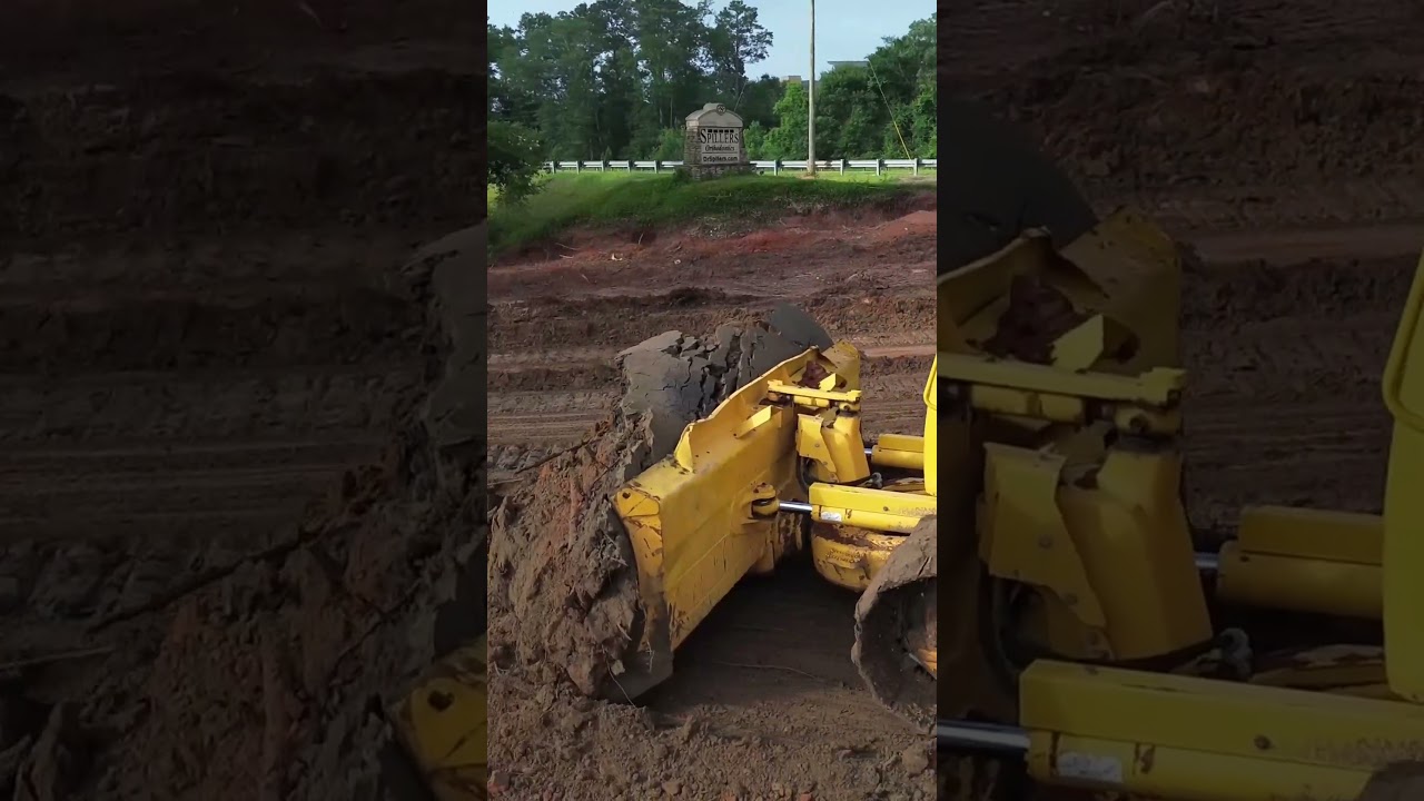 🚧Bulldozer Piling Dirt Into Huge Hill | Site Prep for New Building🚧