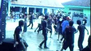 Download lagu Sleting doll terbuang mpg Sleting doll terbuang mpg