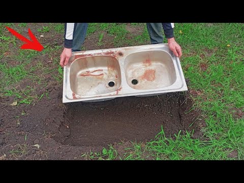 ¡Mira lo que pasa cuando entierras un fregadero viejo en el jardín! Idea increíble