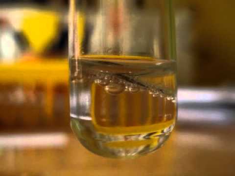 Hydrochloric Acid reacting with Aluminum - YouTube