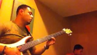 Vignette de la vidéo "Como fuego abrazador, bass cover"