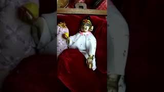 Jhule Mein Jhule Tujhko Lori Suna nini Aaja Mere Kanha Ki Mehndi